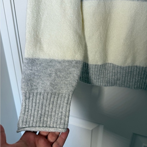 American Eagle relaxed fit Striped Cashmere feel Crewneck Sweater- size S - Picture 7 of 12